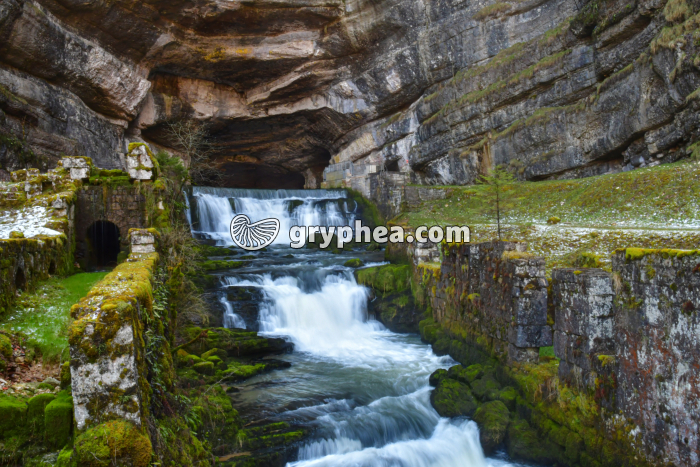 Résurgence de la Loue (Jura, France) - gryphea.com